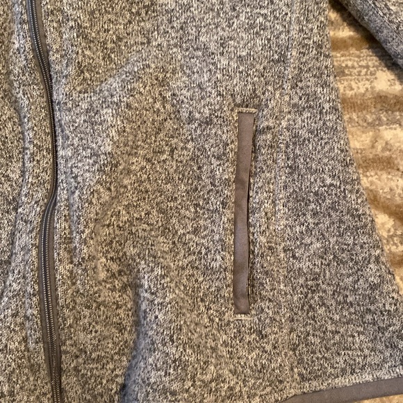 Patagonia zip up sweatshirt - Picture 3 of 8
